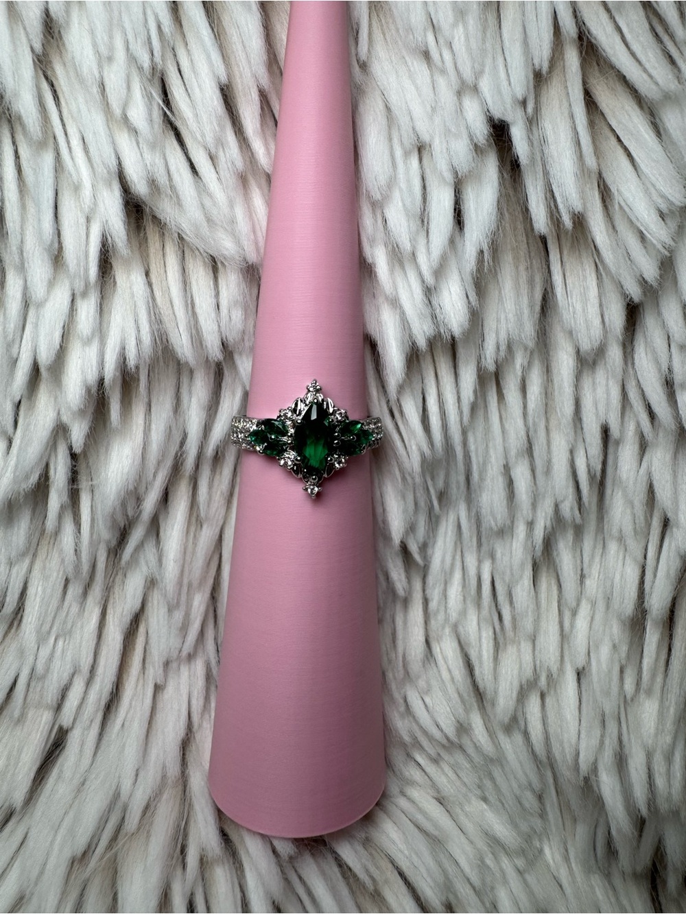 Gorgeous ring - Picture 3 of 5